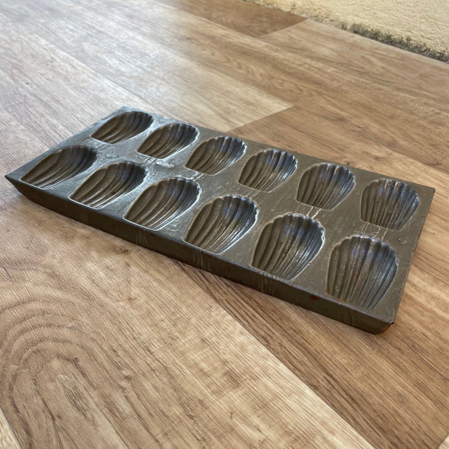 Vintage French Madeleine Mold 12 Shell Cake Tin Metal Baking Pan 1301253 Unbranded
