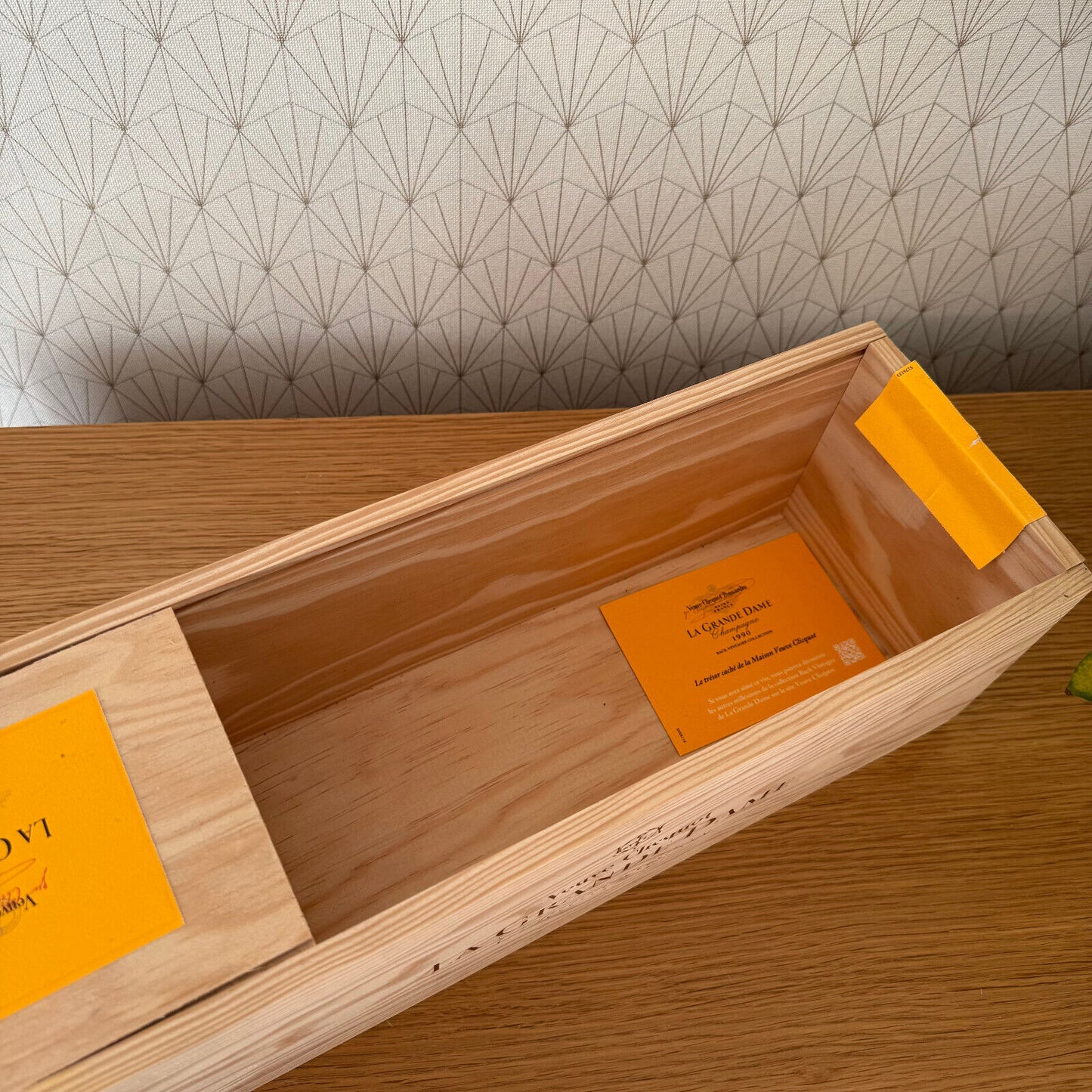 French La Grande Dame Veuve Clicquot Champagne Bottle Crate Box 15 3/4" 2101252