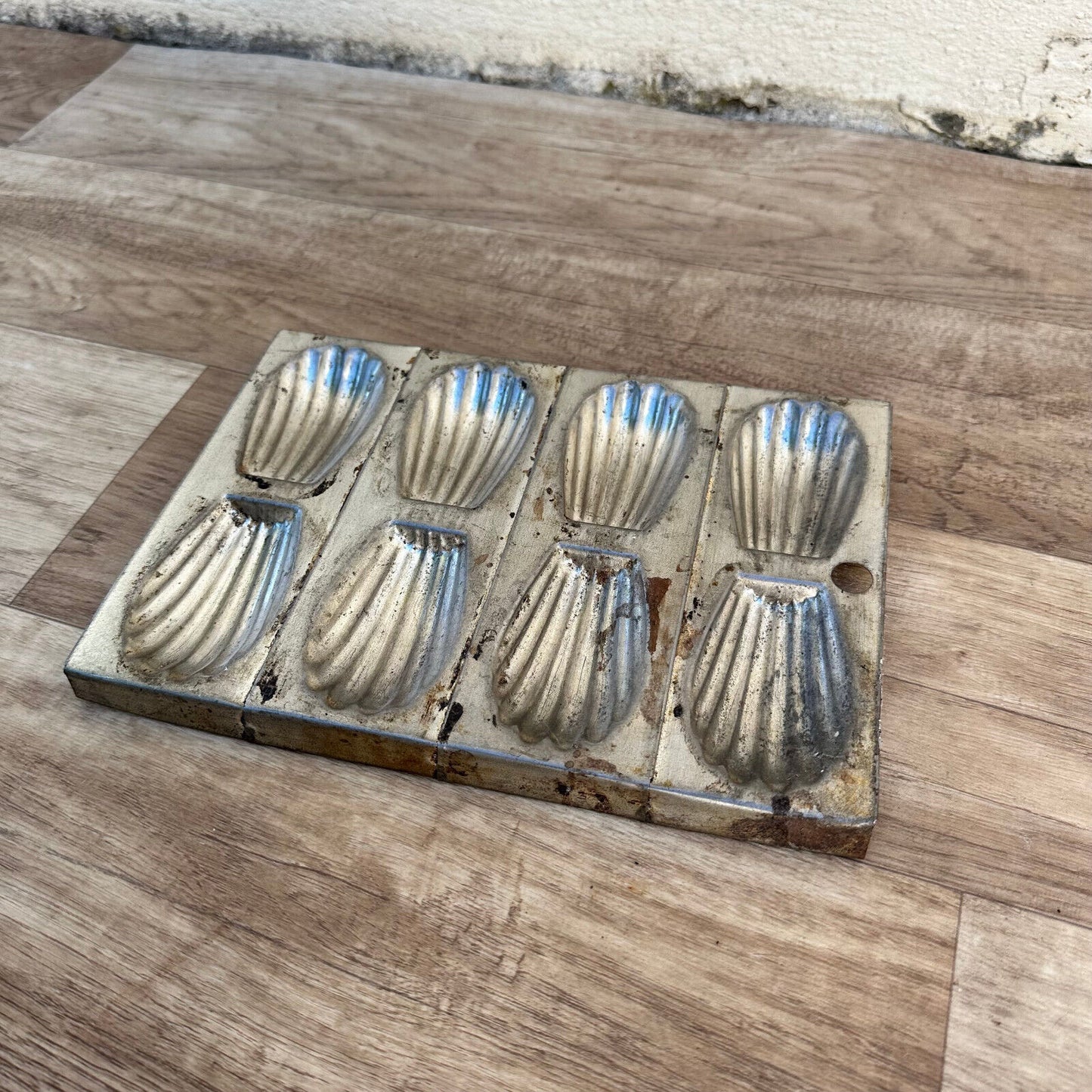 VINTAGE FRENCH 8 MADELEINE cake tart tins moulds mini molds pans shape 2510231 Unbranded