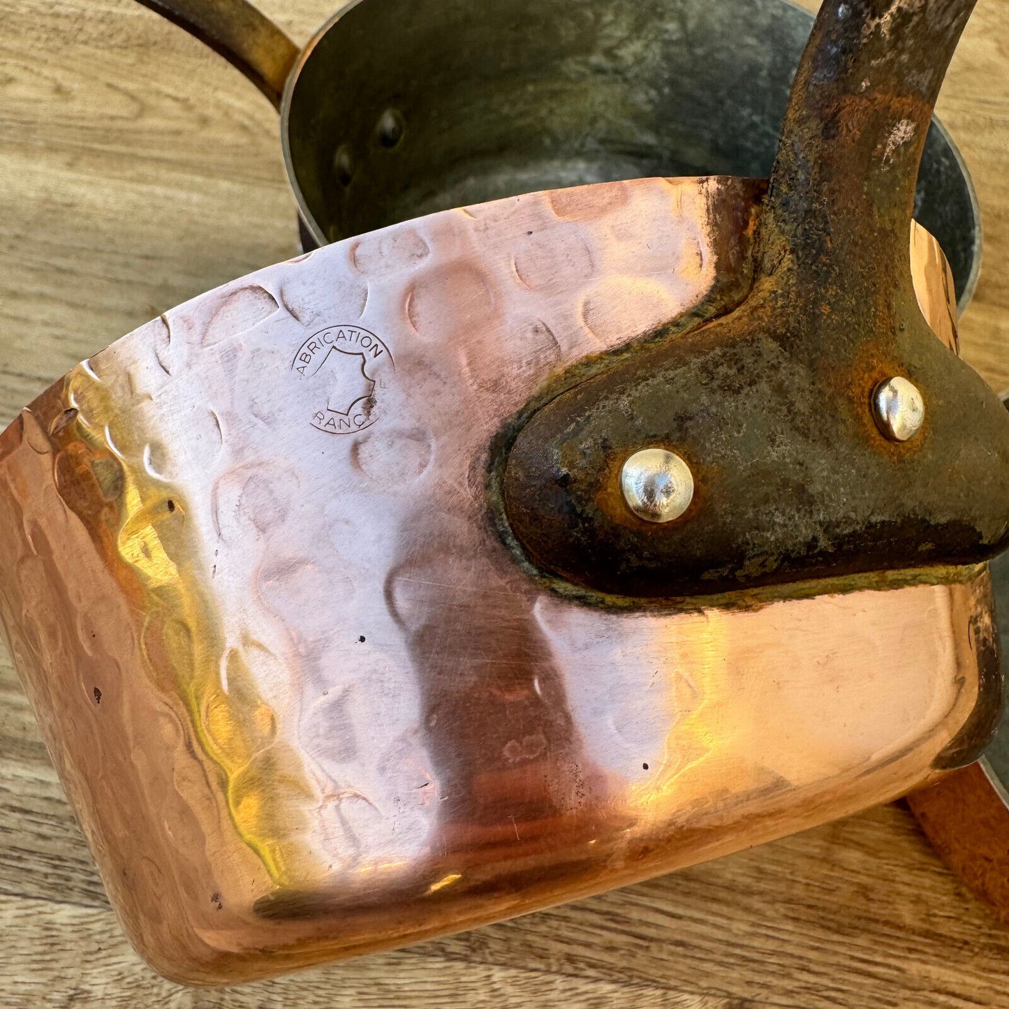 set of 3 hammered French copper pans 3.7kg 2mm 24042410 - Fleamarketfrance