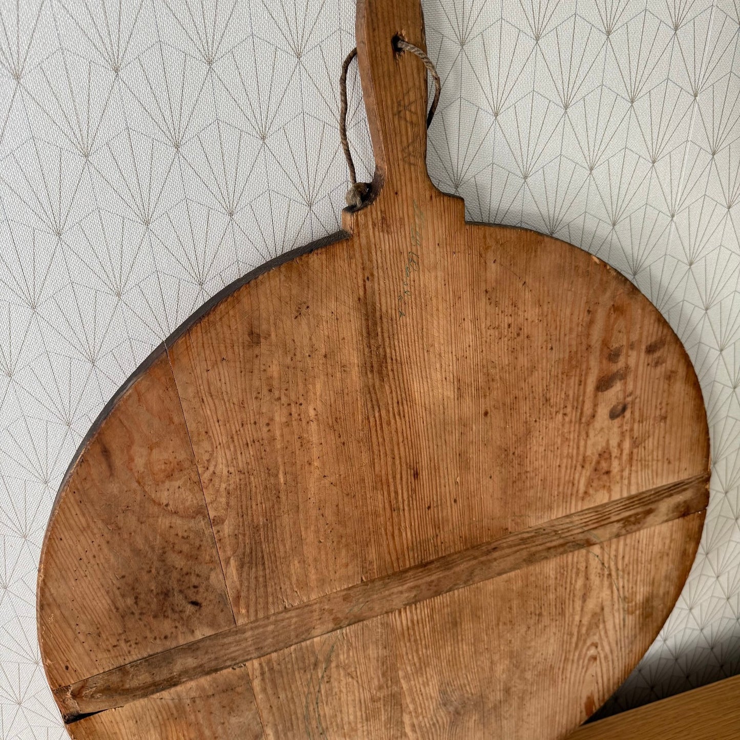 ANTIQUE VINTAGE ROUND EUROPEAN BREAD OR CHOPPING CUTTING BOARD WOOD 08072514