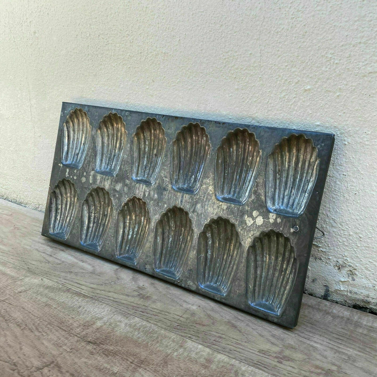 French Vintage Madeleine Mold 12 Shell Cake Tin Metal Baking Pan 28082116 Unbranded