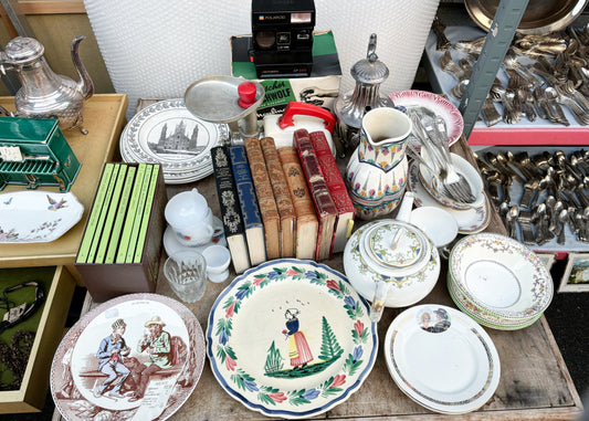 How to Recognize and Date Antique Porcelain: A Practical Guide for Collectors