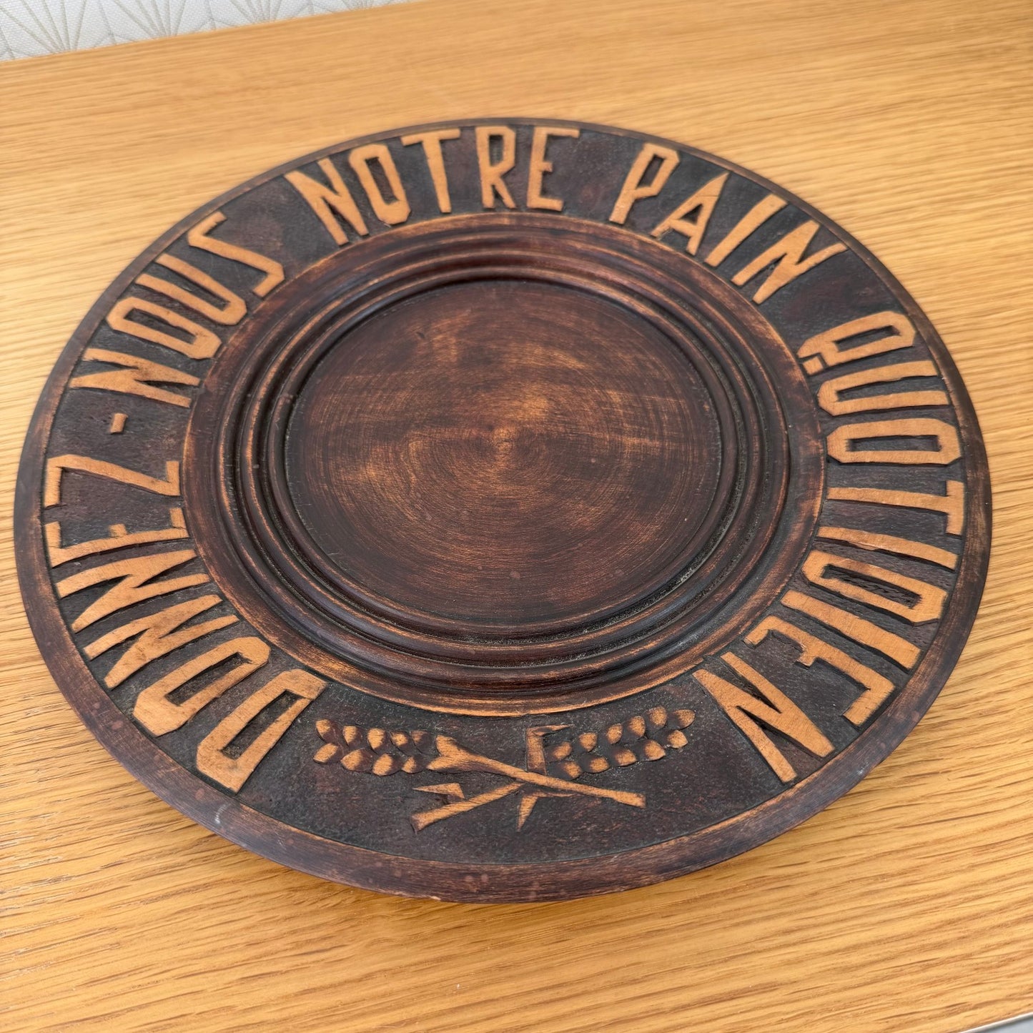 ANTIQUE VINTAGE ROUND EUROPEAN BREAD OR CHOPPING CUTTING BOARD WOOD 111256 Unbranded