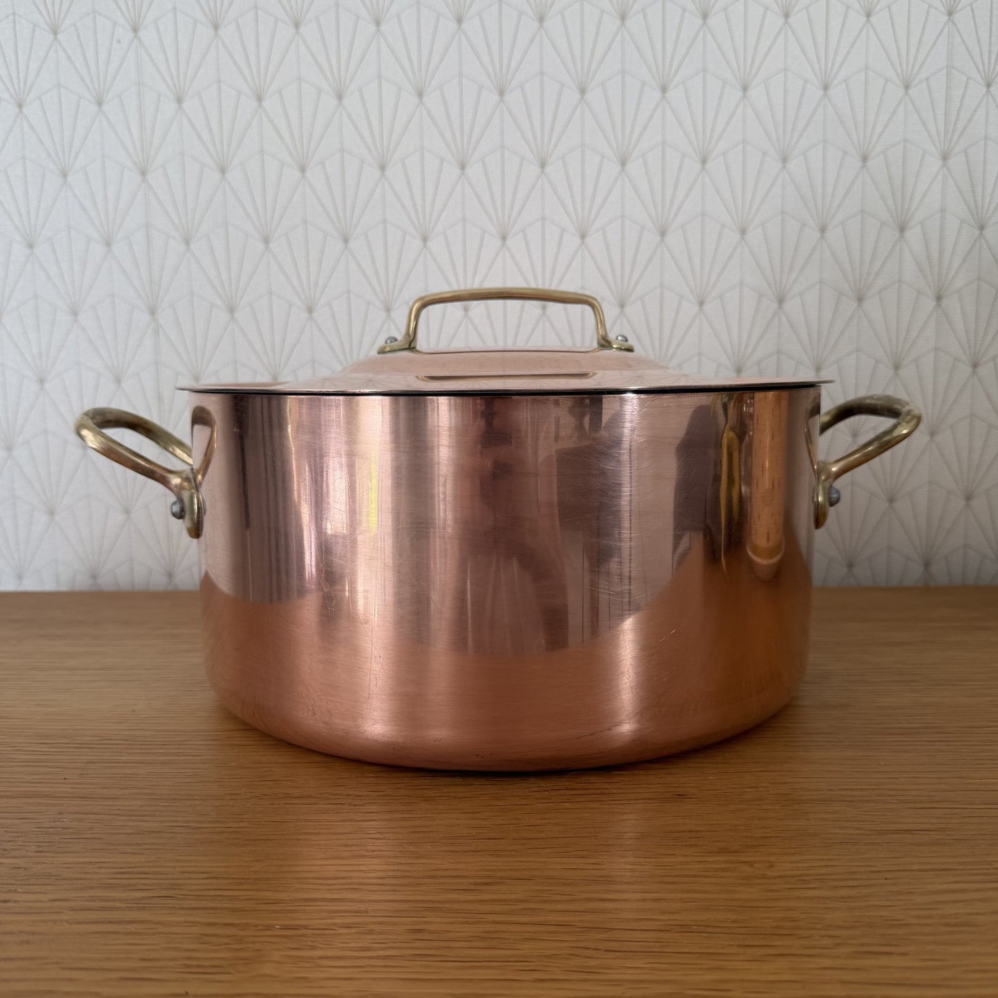 Vintage French copper stockpot Villedieu with brass handles and fitted lid, front view