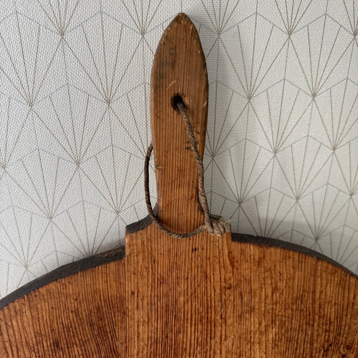 ANTIQUE VINTAGE ROUND EUROPEAN BREAD OR CHOPPING CUTTING BOARD WOOD 08072514