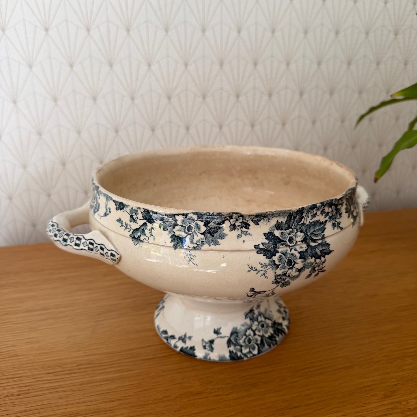 French Tureen Earthenware White Blue Fruits Bowl Terre De Fer St Amand 2010252 Fleamarketfrance : French vintage and antique decor