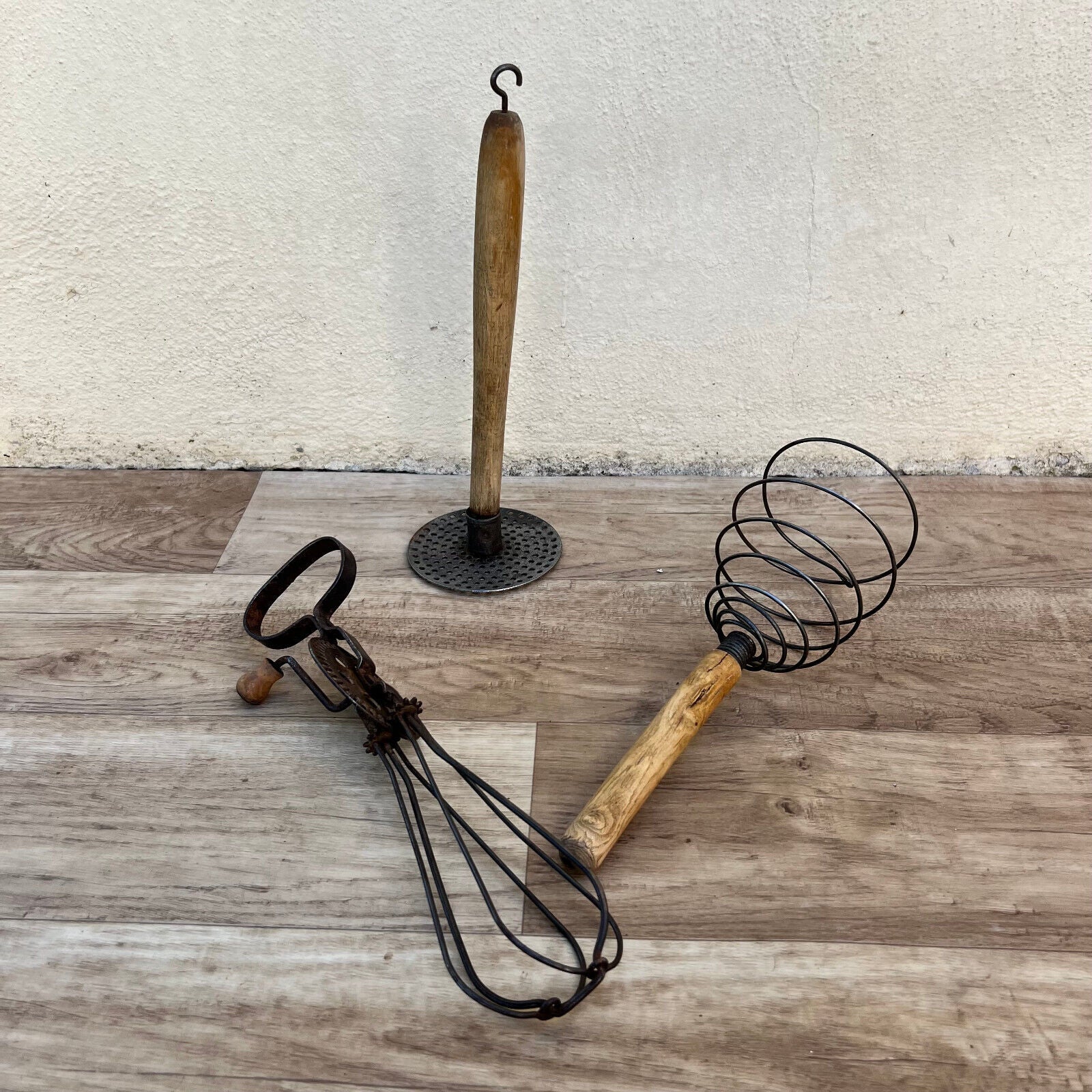 VINTAGE FRENCH set of 3 WIRE WHIP WHISK WOODEN HANDLE KITCHEN UTENSIL 23072211 - Fleamarketfrance