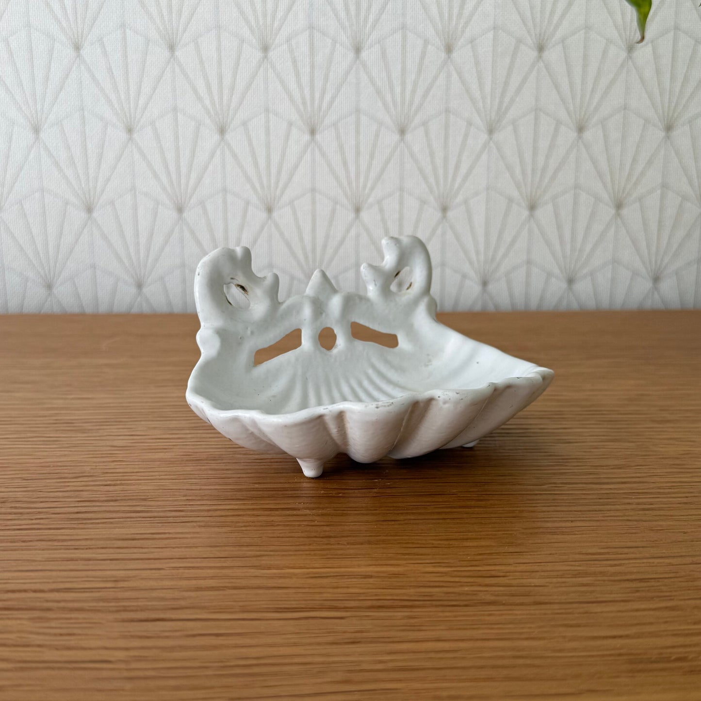 Vintage Cast Iron Off White Distressed Enamel Soap Bathroom Wall Mounts 04062515 Fleamarketfrance