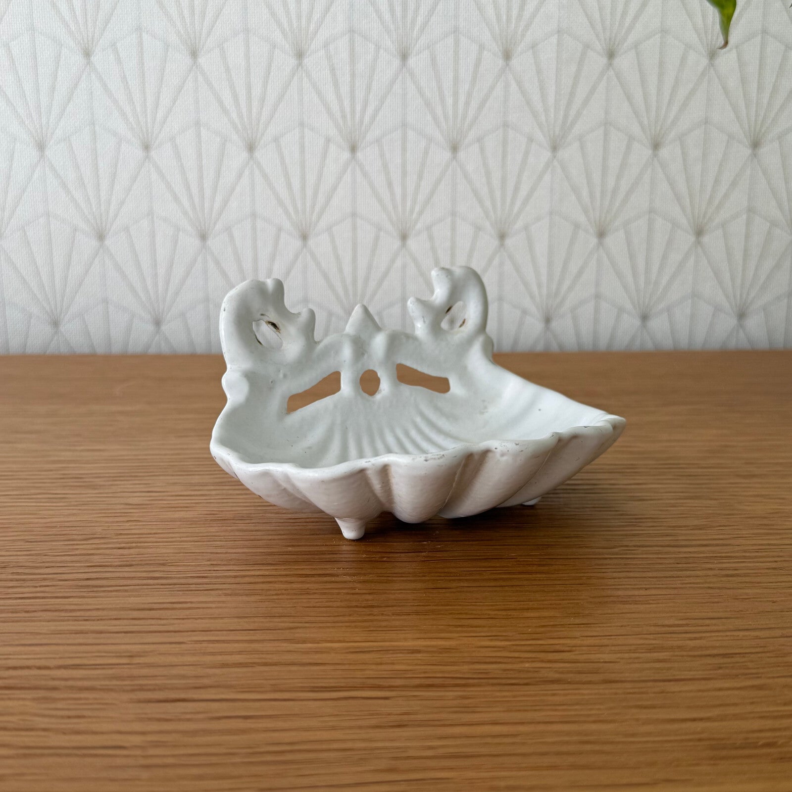 Vintage Cast Iron Off White Distressed Enamel Soap Bathroom Wall Mounts 04062515 Fleamarketfrance