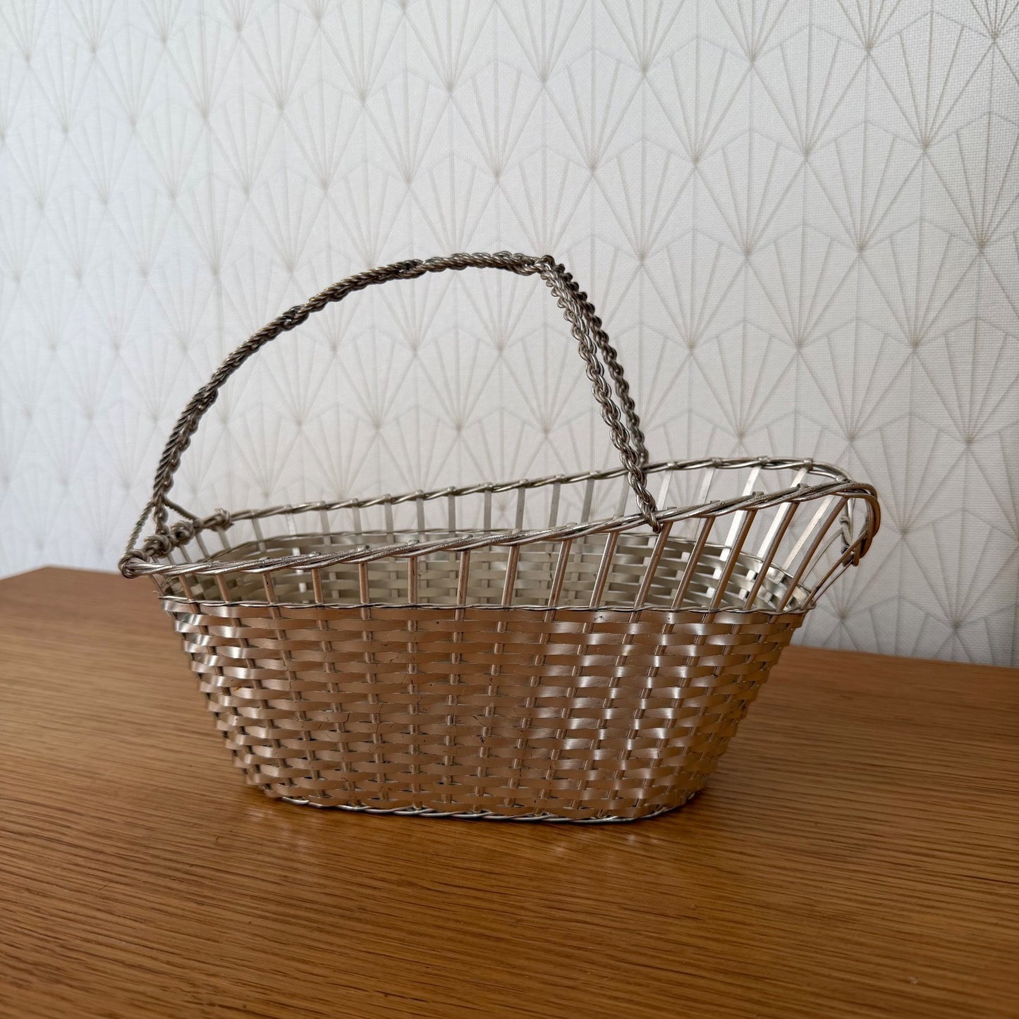 French wine basket interior detail displaying tight weave pattern and mesh lining