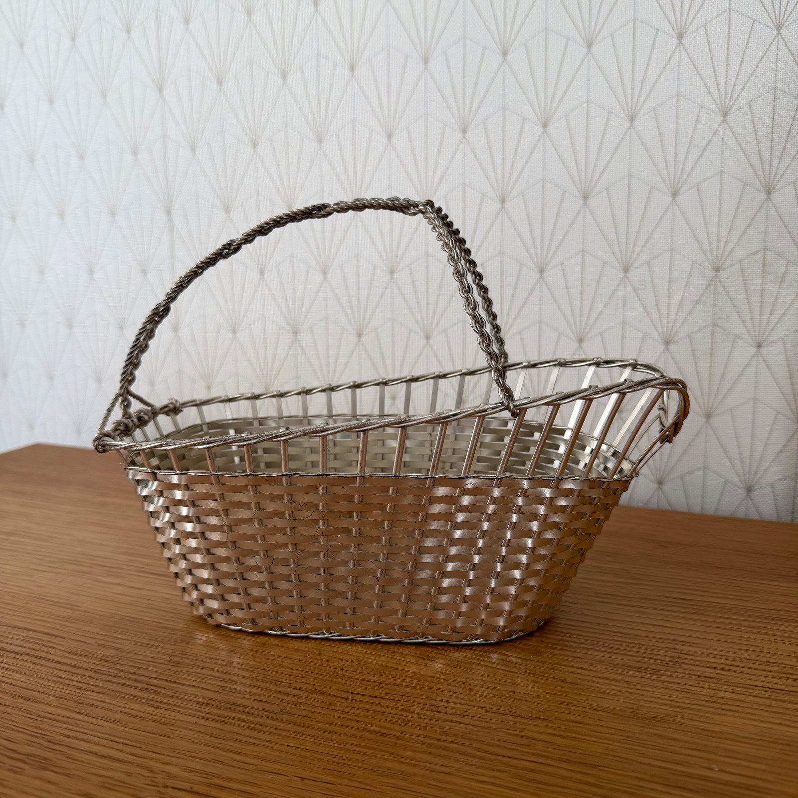 French wine basket interior detail displaying tight weave pattern and mesh lining