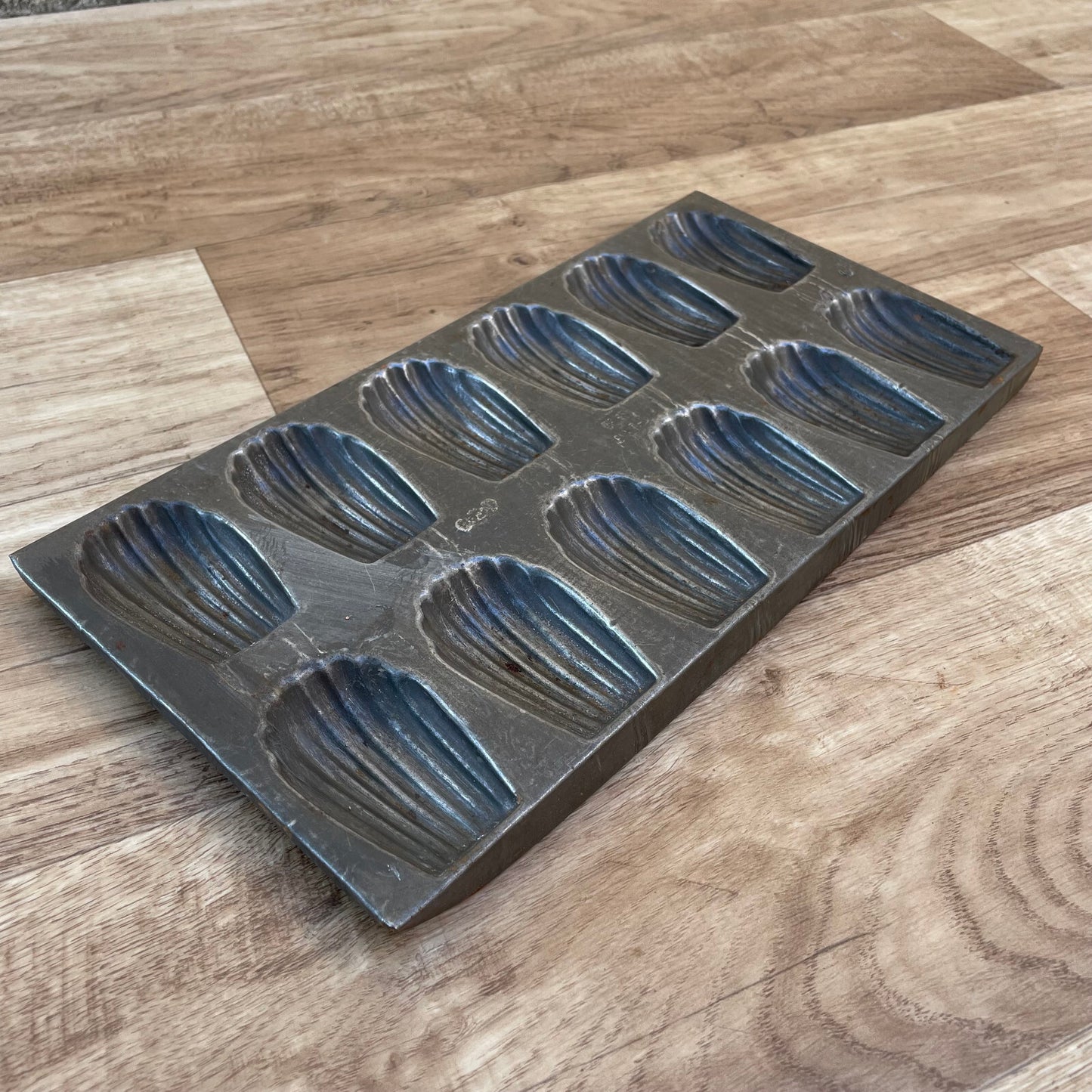Vintage French Madeleine Mold 12 Shell Cake Tin Metal Baking Pan 1301253 Unbranded