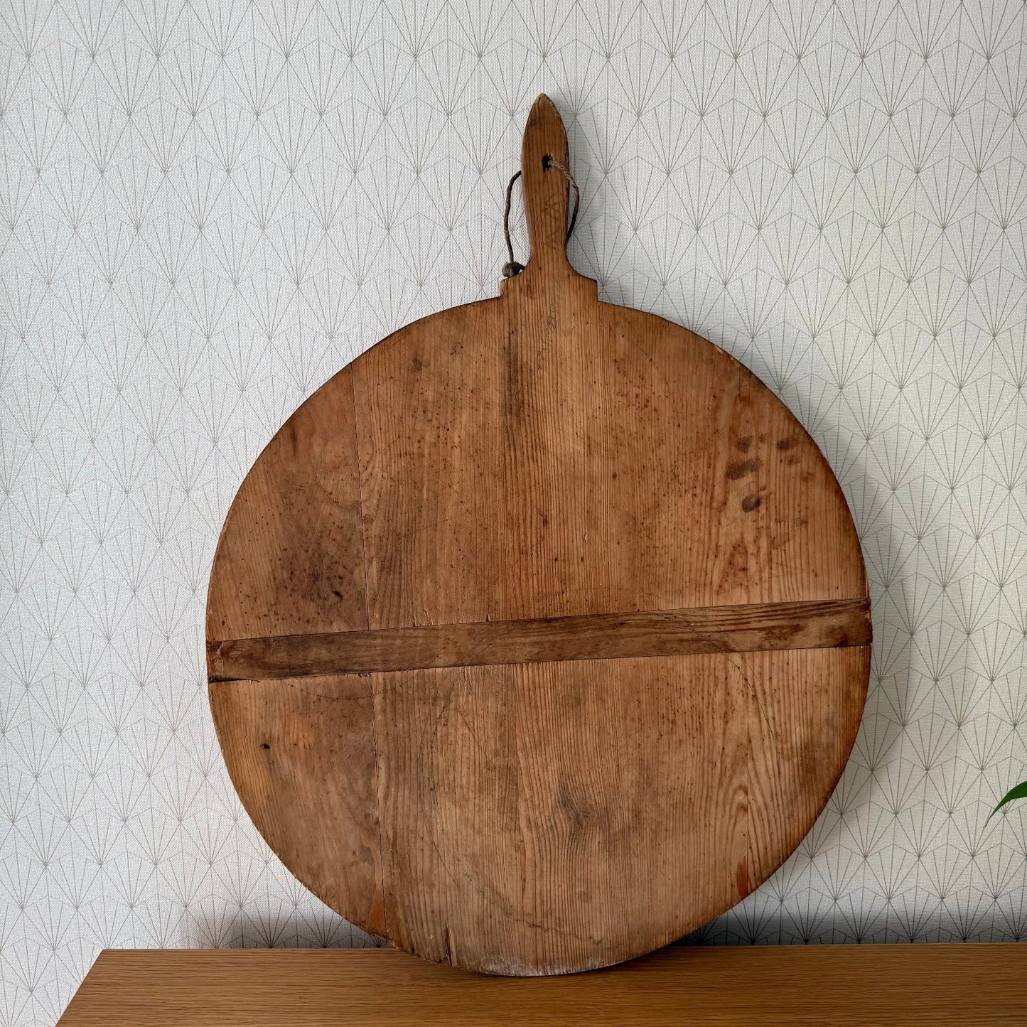 ANTIQUE VINTAGE ROUND EUROPEAN BREAD OR CHOPPING CUTTING BOARD WOOD 08072514