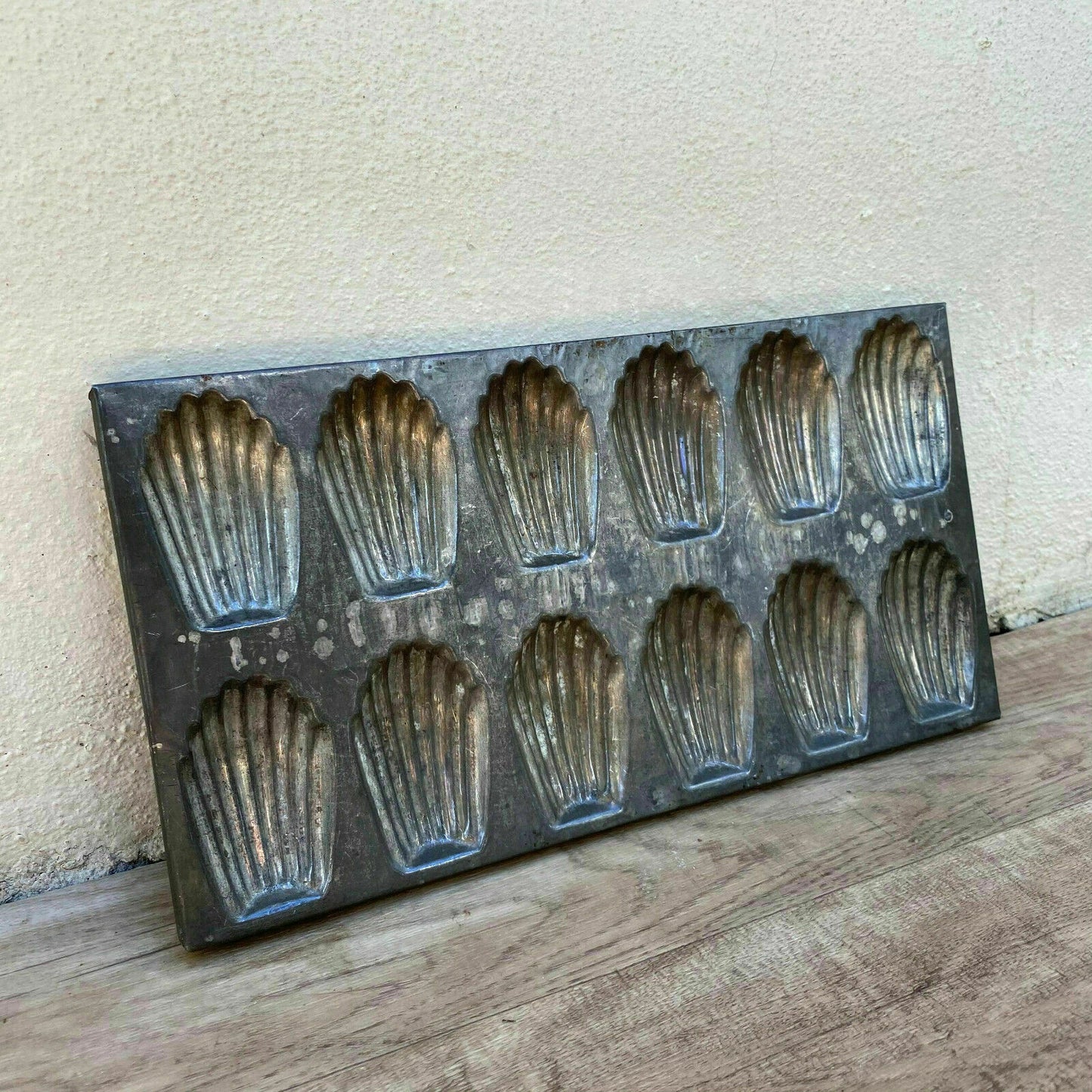 French Vintage Madeleine Mold 12 Shell Cake Tin Metal Baking Pan 28082116 Unbranded