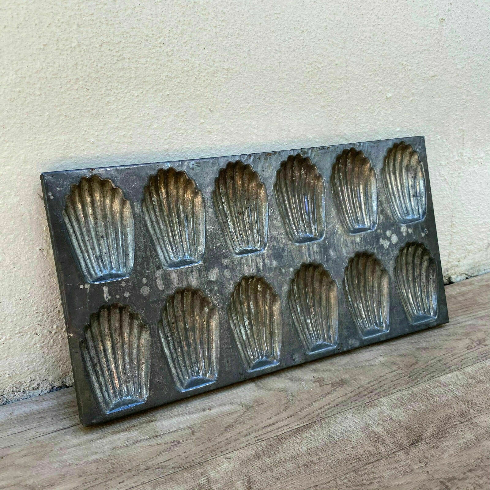French Vintage Madeleine Mold 12 Shell Cake Tin Metal Baking Pan 28082116 Unbranded