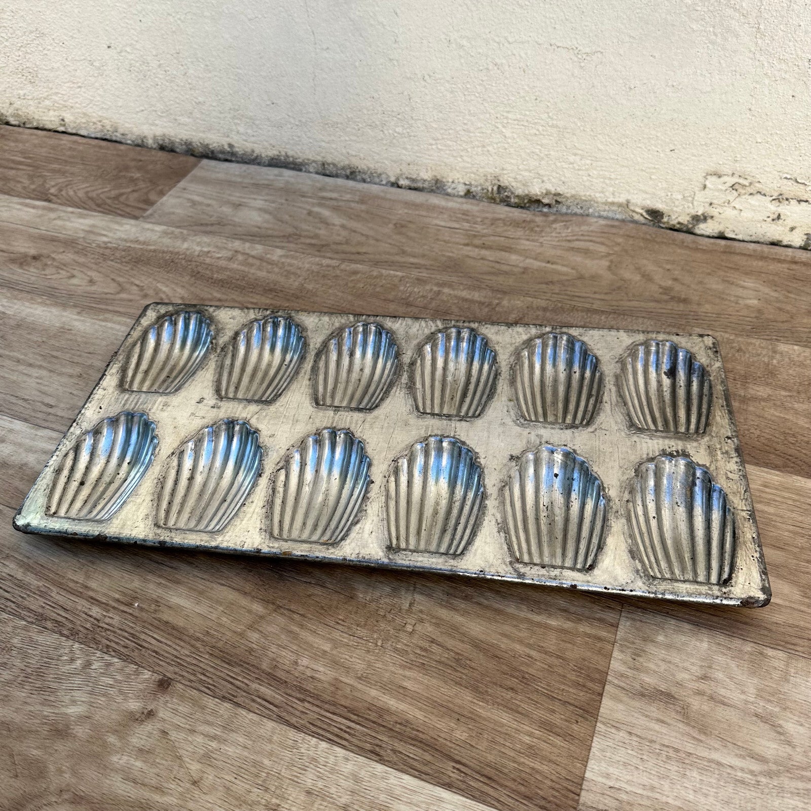 Vintage French Madeleine Mold 12 Shell Cake Baking Pan Tin 2510233 Unbranded