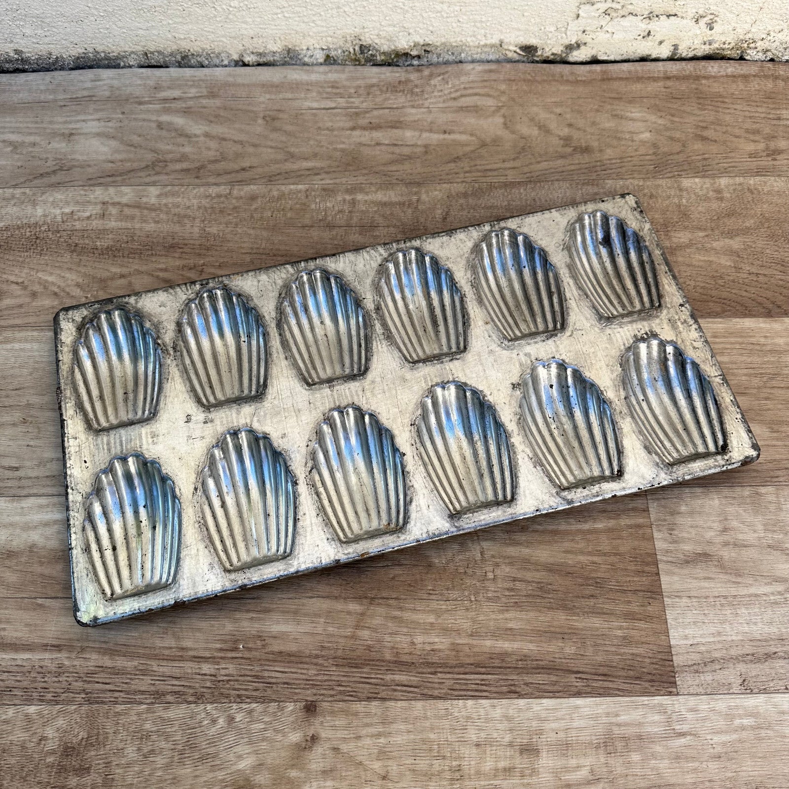Vintage French Madeleine Mold 12 Shell Cake Baking Pan Tin 2510233 Unbranded