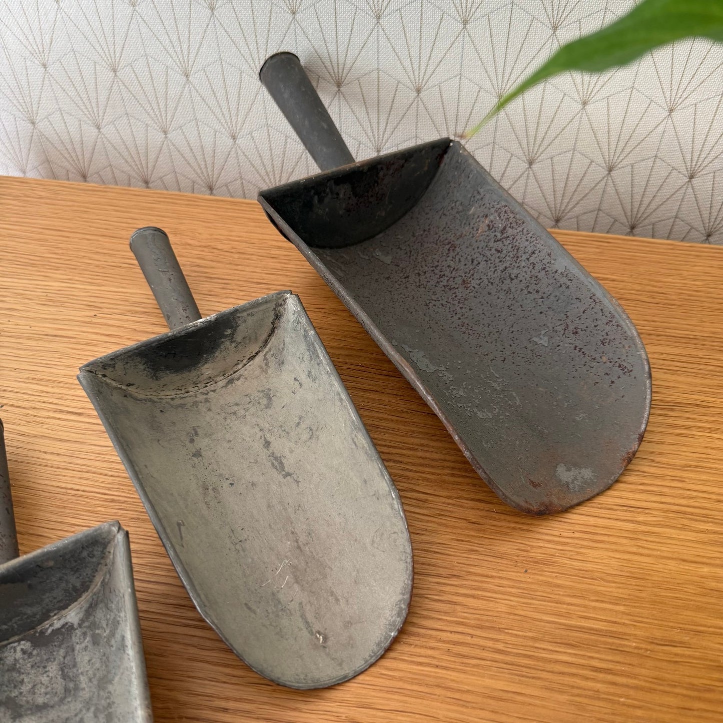 Vintage French Zinc Grain Scoops Set of 4 Farmhouse Decor 04092514 Fleamarketfrance : French vintage and antique decor