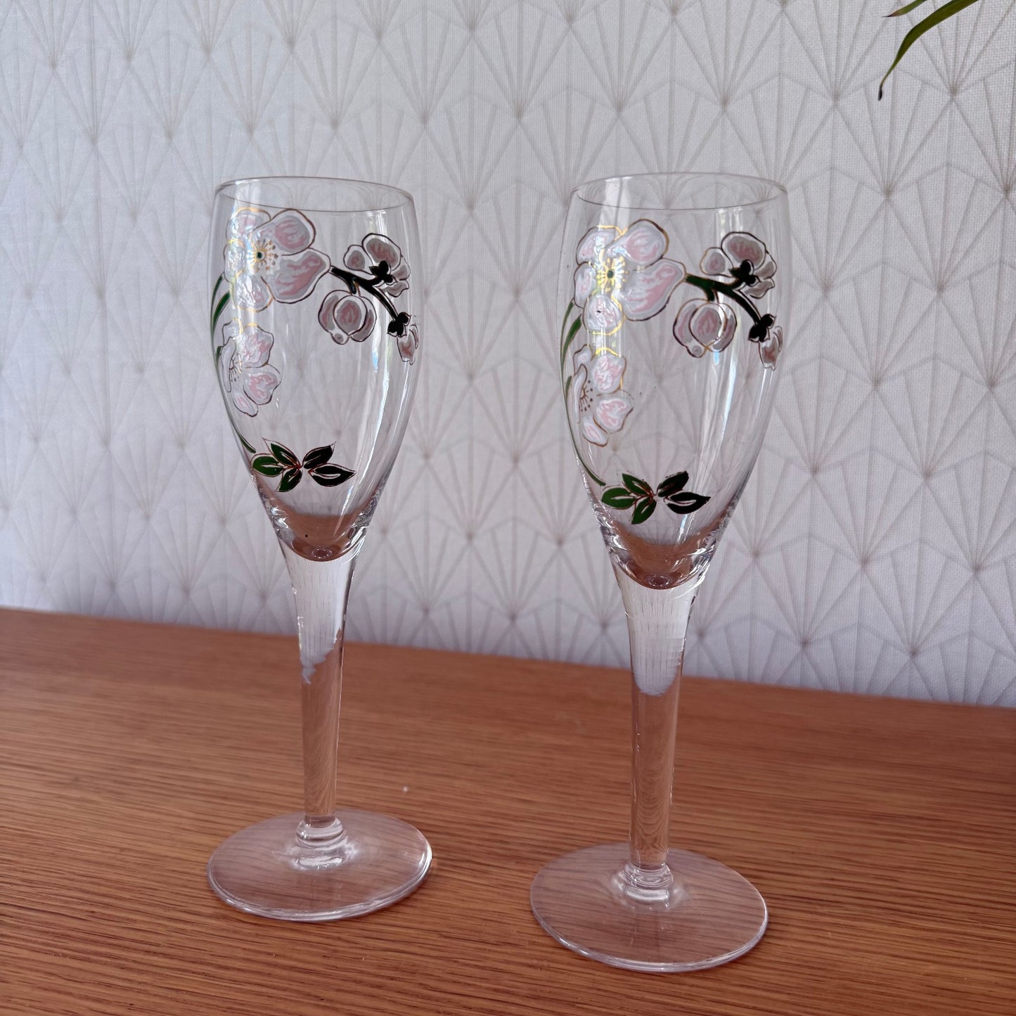 2 Perrier Jouet Belle Epoque Pink White Floral Champagne Flutes Glasses 1410251