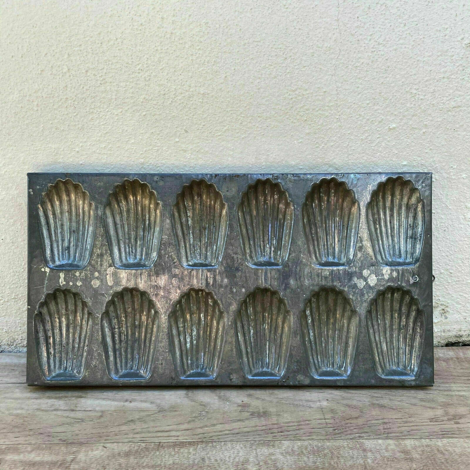 French Vintage Madeleine Mold 12 Shell Cake Tin Metal Baking Pan 28082116 Unbranded