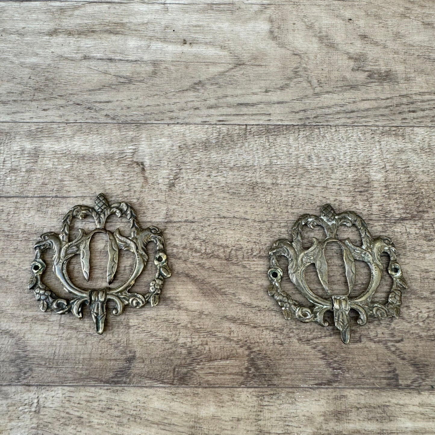 2 MATCHING French BRASS PLATE VINTAGE KEY HOLE ESCUTCHEON 31012416 - Fleamarketfrance