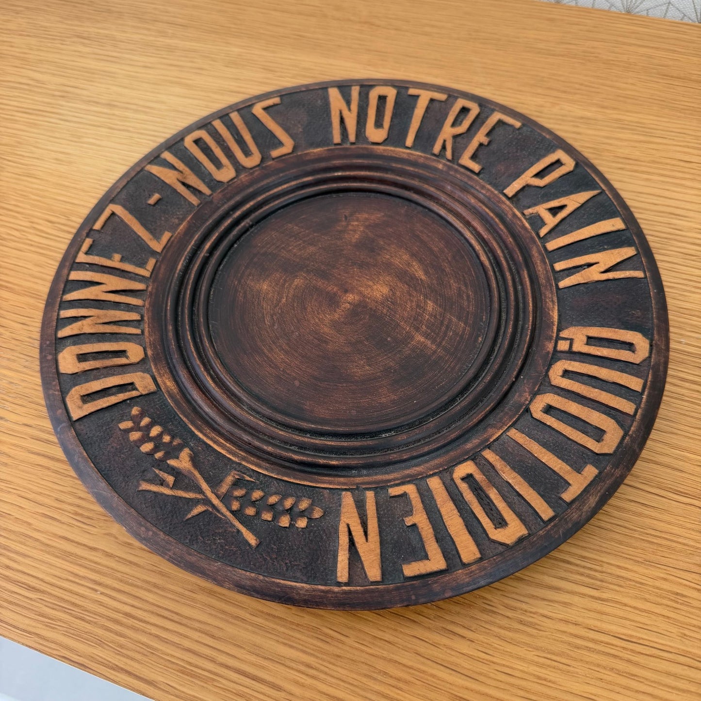 ANTIQUE VINTAGE ROUND EUROPEAN BREAD OR CHOPPING CUTTING BOARD WOOD 111256