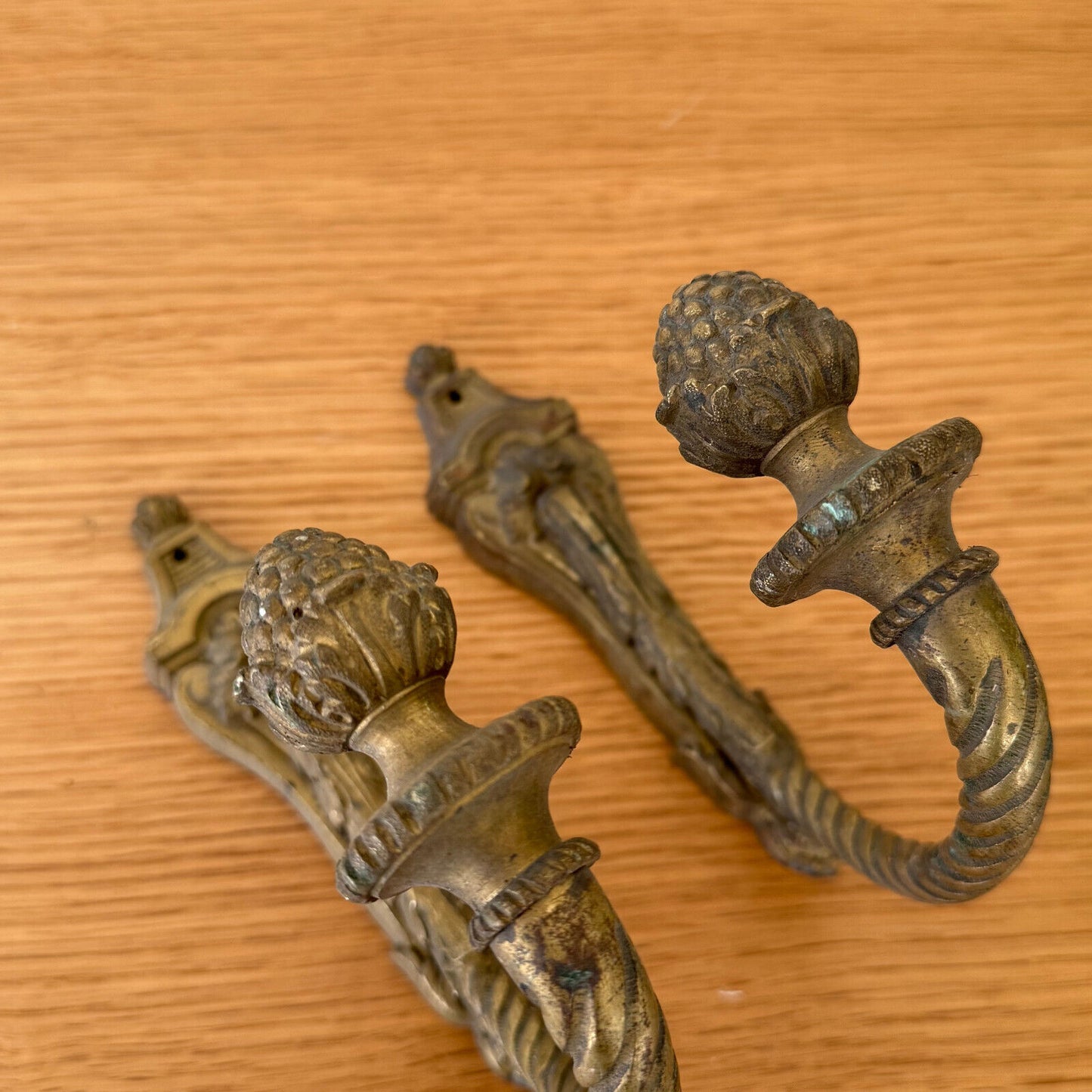 Vintage French Pair of Brass Curtain Tiebacks hooks for Window Drapes 2401254 - Fleamarketfrance