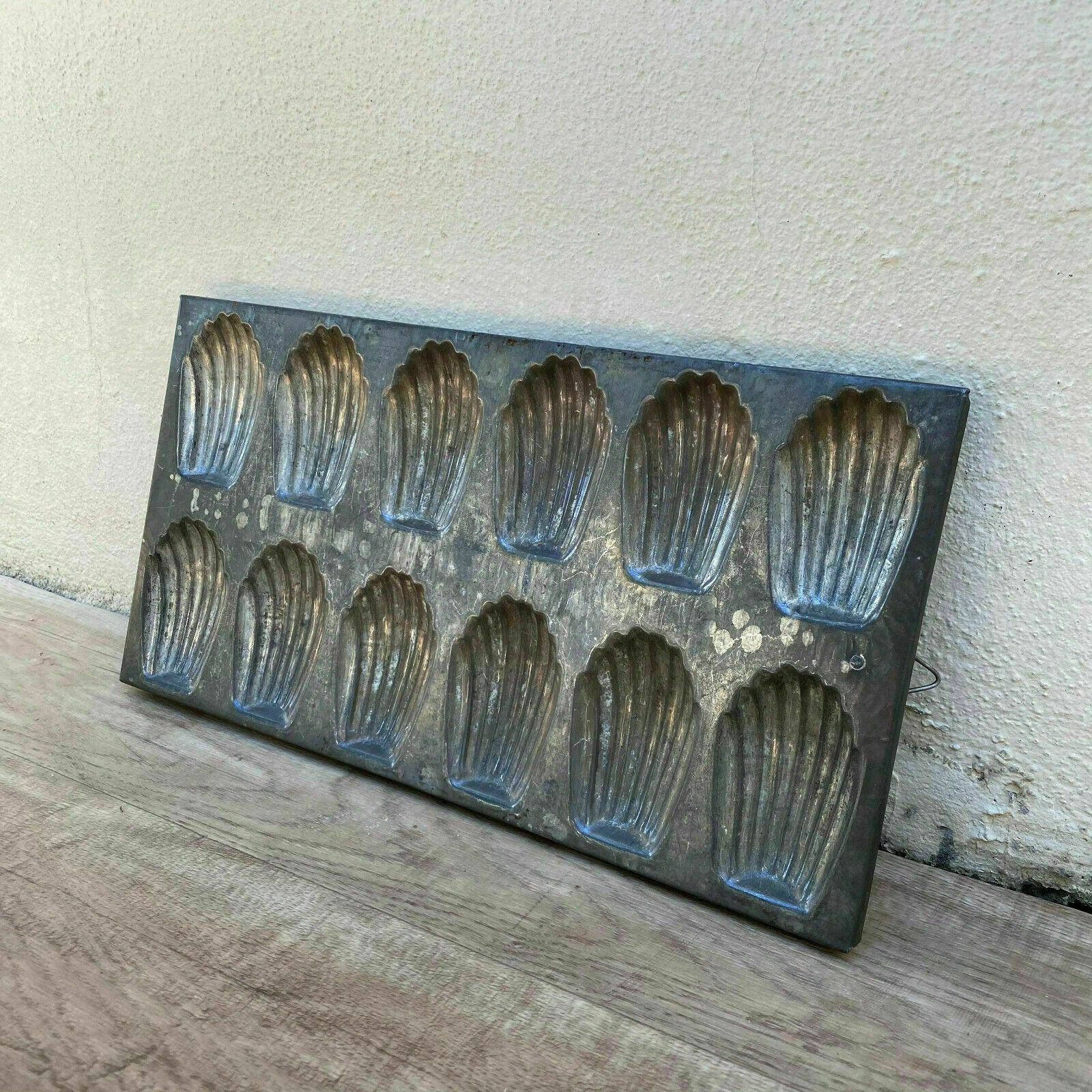 French Vintage Madeleine Mold 12 Shell Cake Tin Metal Baking Pan 28082116 Unbranded