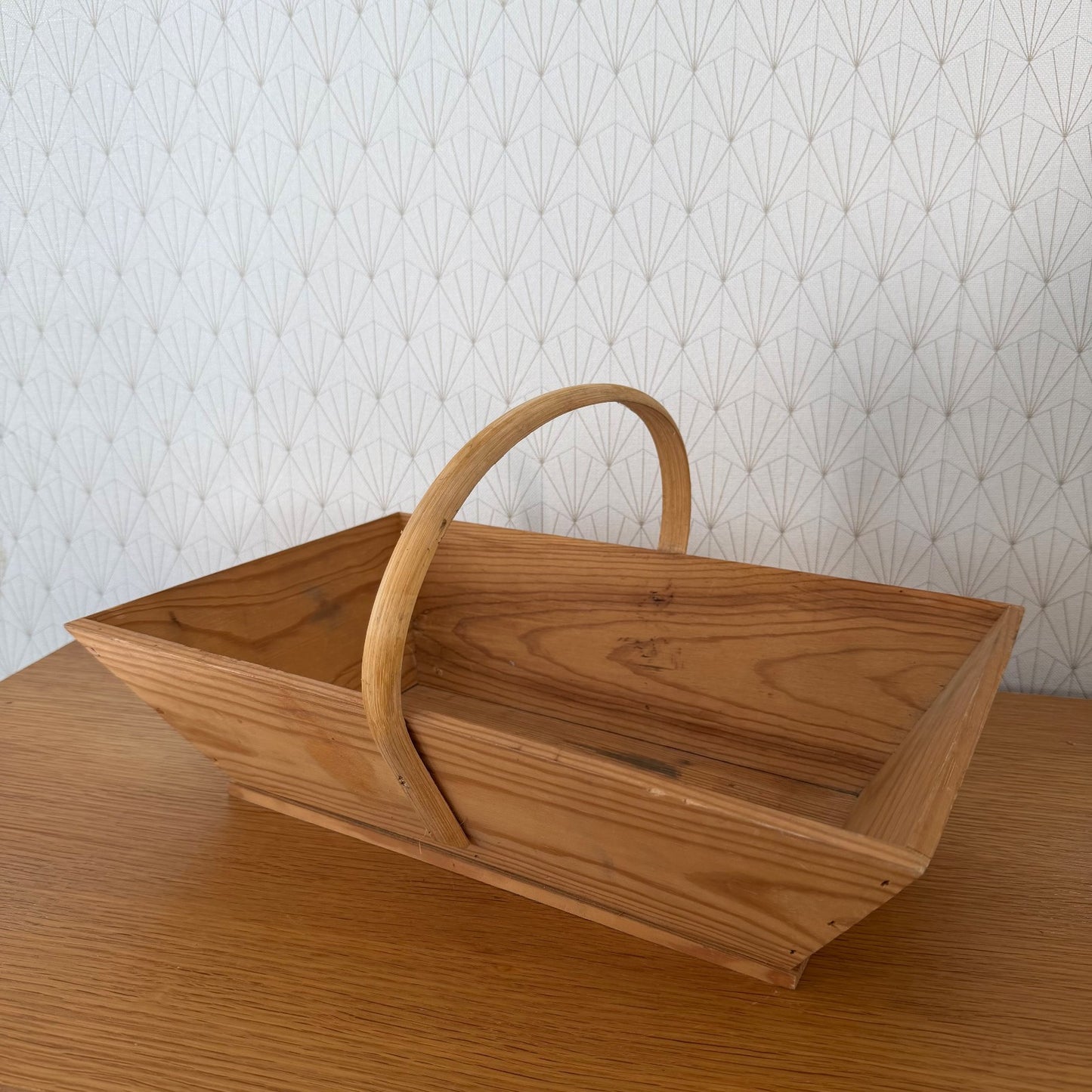 French garden trug basket showing wooden planks and grain detail with carrying handle