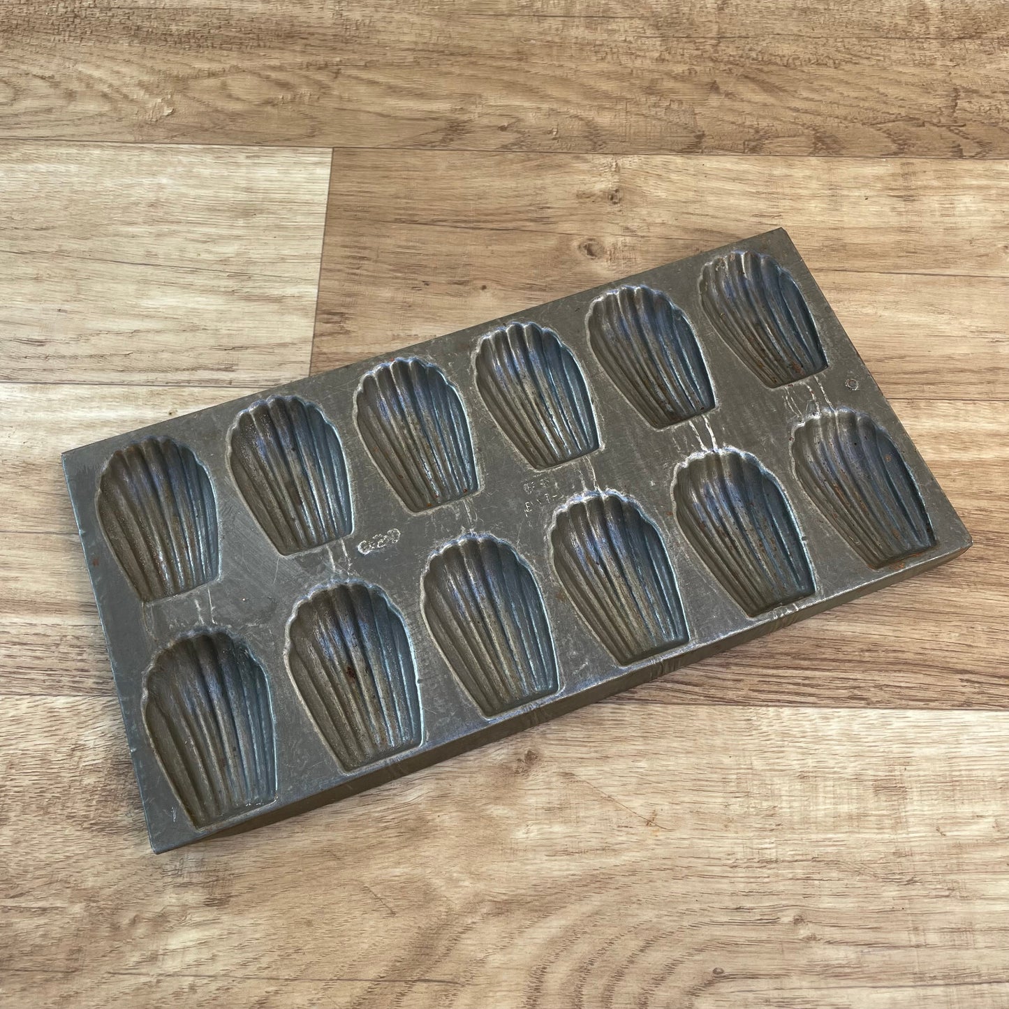 Vintage French Madeleine Mold 12 Shell Cake Tin Metal Baking Pan 1301253 Unbranded