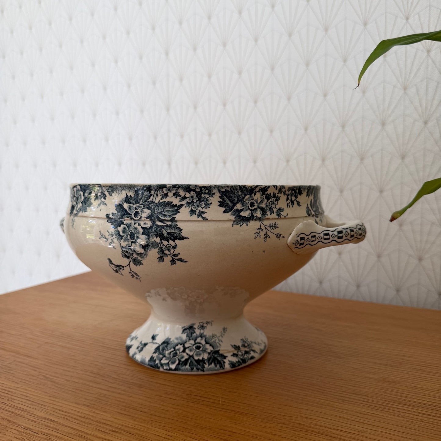 French Tureen Earthenware White Blue Fruits Bowl Terre De Fer St Amand 2010252 Fleamarketfrance : French vintage and antique decor