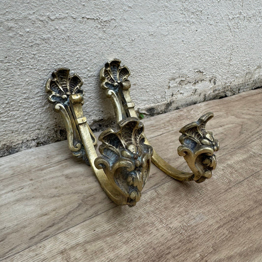 Vintage French Pair of Brass Curtains Tiebacks hooks for Window Drapes 1909241 - Fleamarketfrance