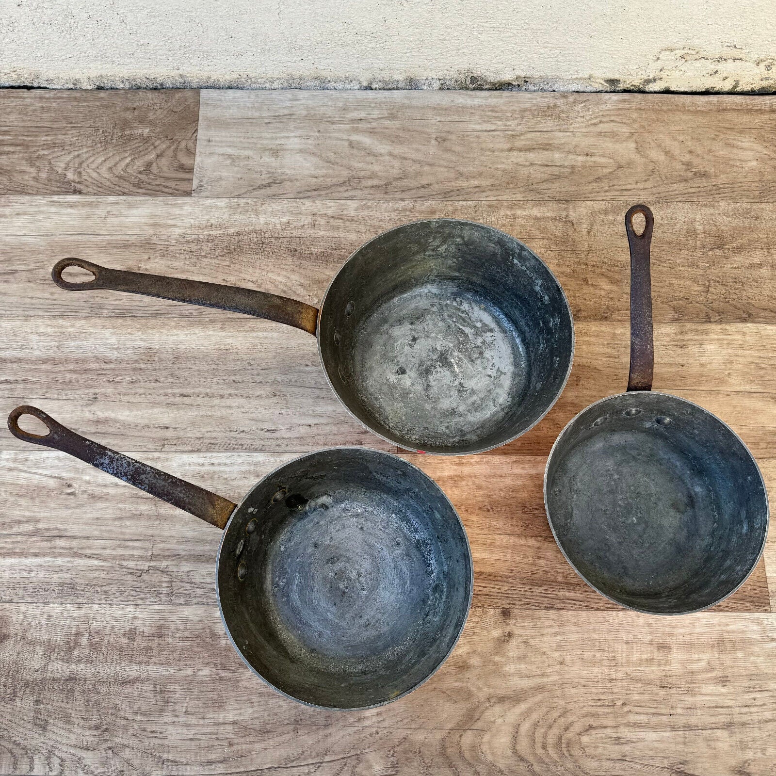 set of 3  hammered French copper pans 3.7kg 2mm 24042410 - Fleamarketfrance