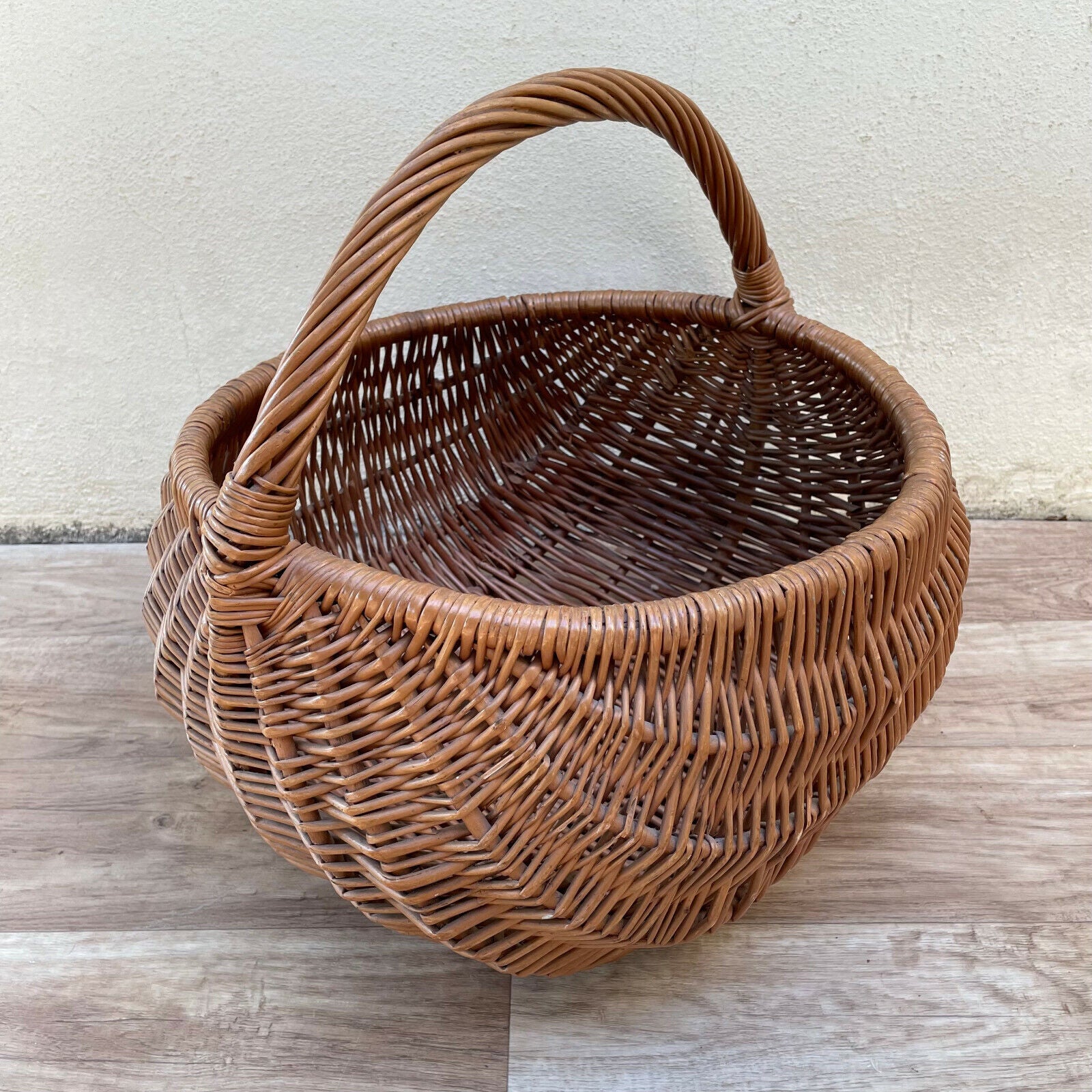 French Wicker Basket market fruits Chic Vintage Woven Rattan 2402223 - Fleamarketfrance