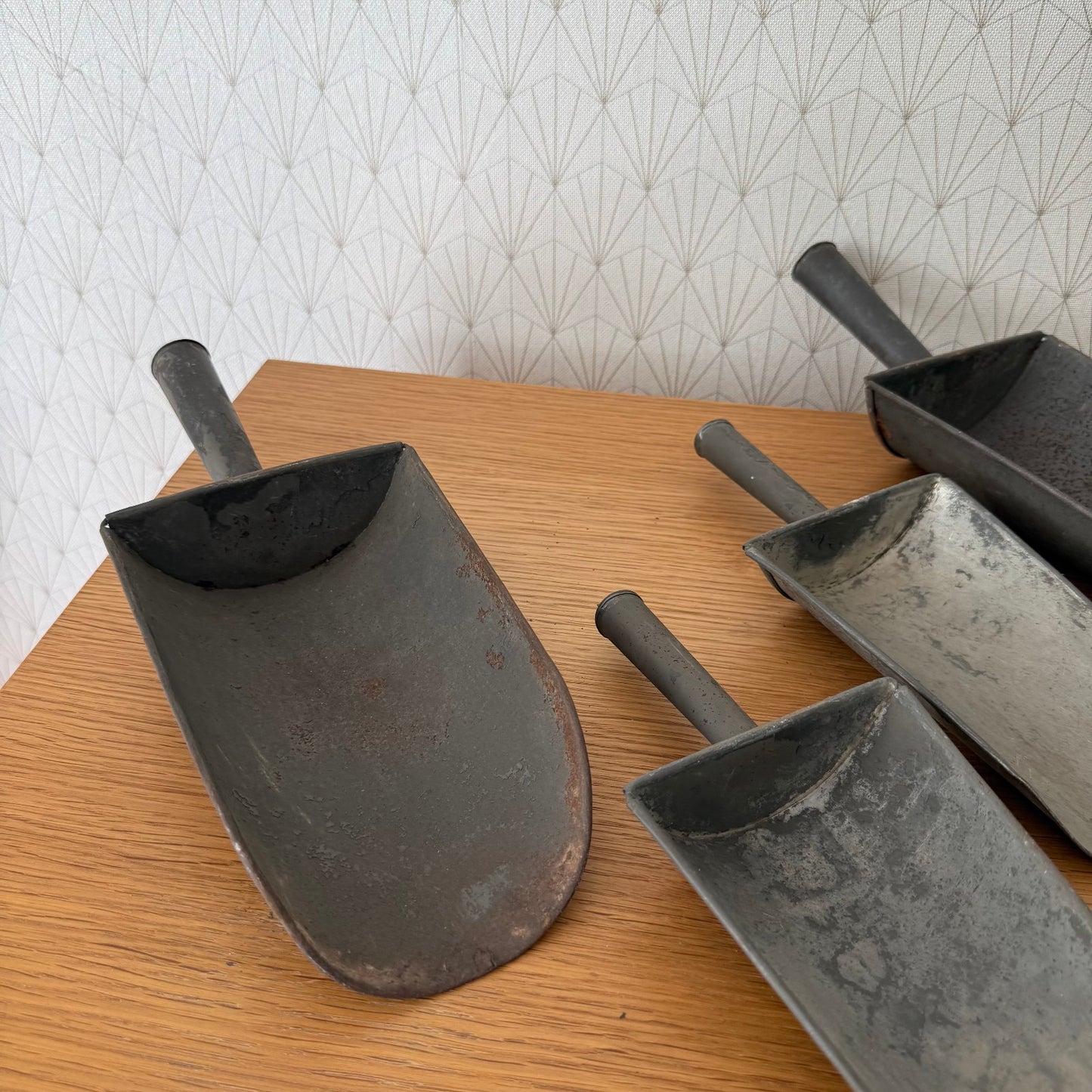 Vintage French Zinc Grain Scoops Set of 4 Farmhouse Decor 04092514 Fleamarketfrance : French vintage and antique decor