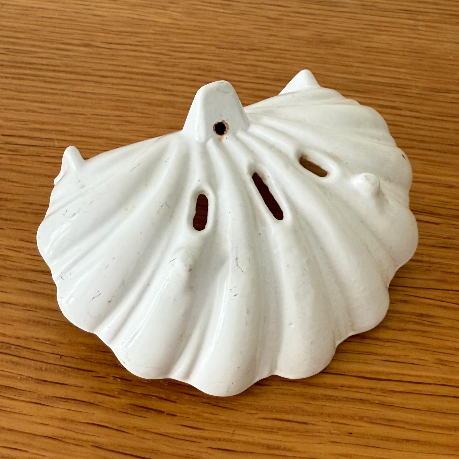 Vintage Cast Iron Off White Distressed Enamel Soap Bathroom Wall Mounts 04062515 Fleamarketfrance
